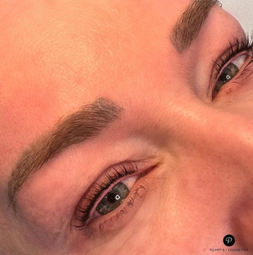Semi-permanent eyeliner