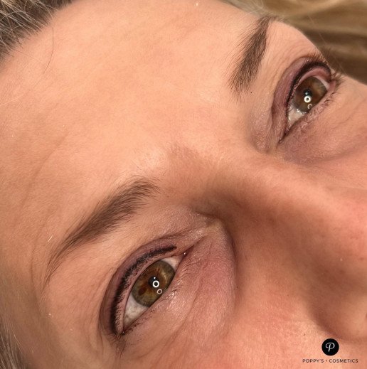Semi-permanent eyeliner